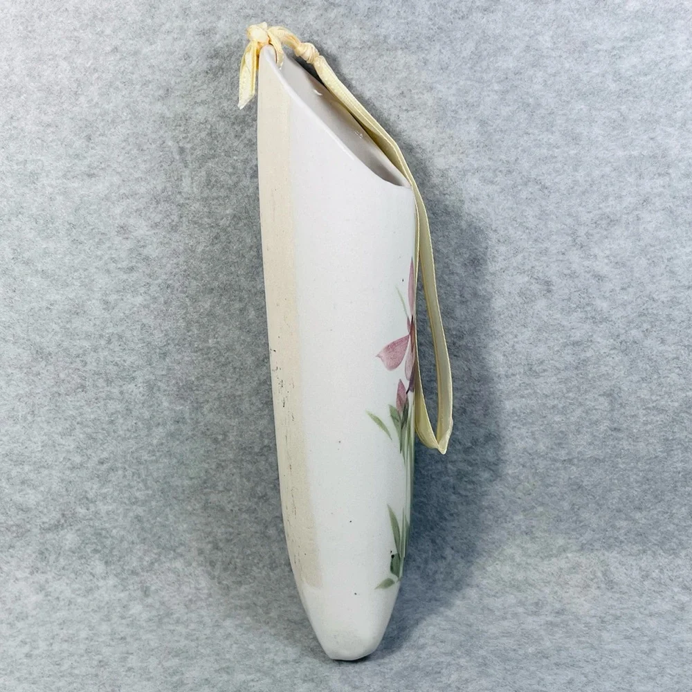 Studio Art Pottery Wall Pocket Vase Floral Hand Painted Iris 9.5” Ribbon Hanger‎